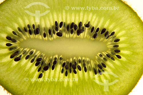  (Actinidia chinensis) Kiwi - Fruta  
