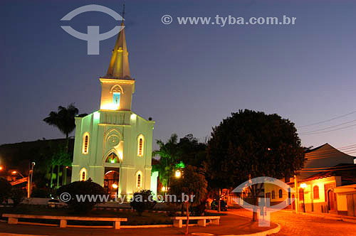  Igreja Matriz de Santa Tereza DAvila à noite (aonde Santos Dumont foi batizado) - Obs: foto digital  - Rio das Flores - Rio de Janeiro - Brasil