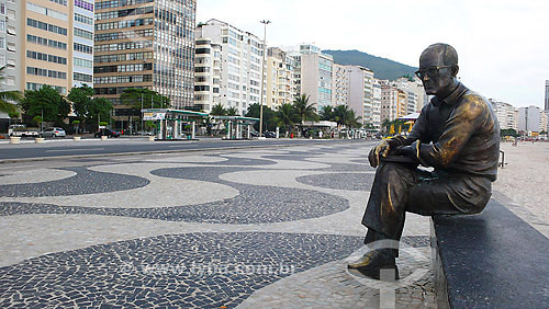  Estátua de Carlos Drummond de Andrade (Autoria: Lao Santana - 2002) baseada em foto de Rogério Reis - Copacabana - Rio de Janeiro - RJ - Dezembro de 2007  - Rio de Janeiro - Rio de Janeiro - Brasil