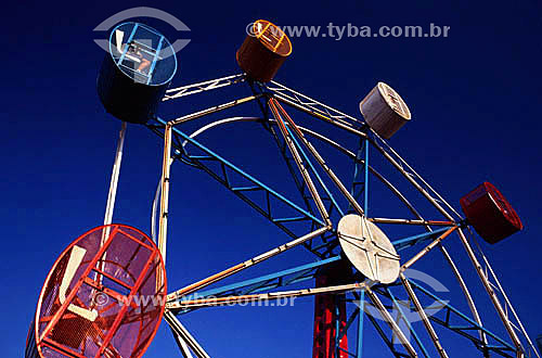  Parque de diversões - Roda Gigante 
