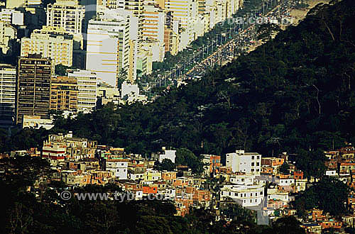  Contraste urbano entre o pobre (Favela do Vidigal em primeiro plano) e o rico (Ipanema ao fundo) - Rio de Janeiro - RJ - Brasil  - Rio de Janeiro - Rio de Janeiro - Brasil