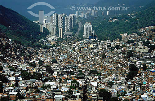  Barracos da Favela da Rocinha em primeiro plano e os prédios de São Conrado ao fundo - Rio de Janeiro - RJ - Brasil - 2003  - Rio de Janeiro - Rio de Janeiro - Brasil