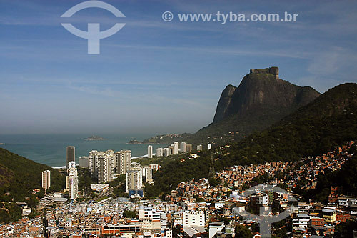  Vista aérea da favela Rocinha com Pedra da Gávea ao fundo - Rio de Janeiro - RJ - Brasil - 2007  - Rio de Janeiro - Rio de Janeiro - Brasil