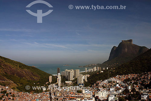  Vista aérea da favela Rocinha com Pedra da Gávea ao fundo - Rio de Janeiro - RJ - Brasil  - Rio de Janeiro - Rio de Janeiro - Brasil