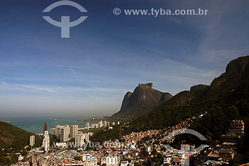  Vista aérea da favela Rocinha com Pedra da Gávea ao fundo - Rio de Janeiro - RJ - Brasil  - Rio de Janeiro - Rio de Janeiro - Brasil