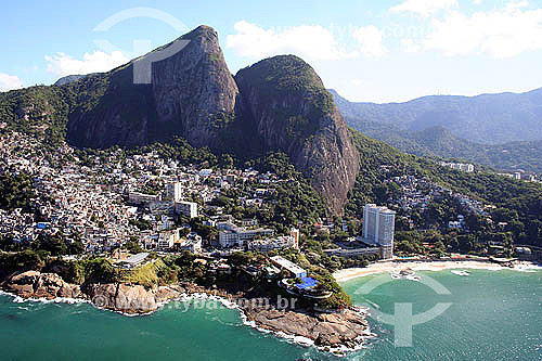  Vista aérea do Morro do Vidigal e do Hotel Sheraton, Morro Dois Irmãos ao fundo - Rio de Janeiro - 14 de Julho de 2005  - Rio de Janeiro - Rio de Janeiro - Brasil