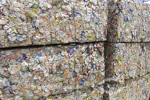  Assunto: Latas de alúminio armazenadas para reciclagem - Novelis / Local: Pindamonhangaba - São Paulo (SP) - Brasil / Data: 2007 