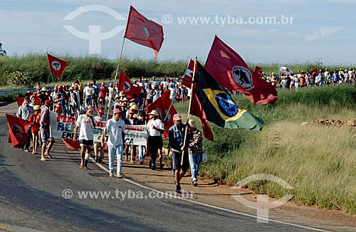  Passeata do MST (Movimento dos Trabalhadores Sem-Terra) - marcha - Cristalina - GO - Brasil  - Cristalina - Goiás - Brasil