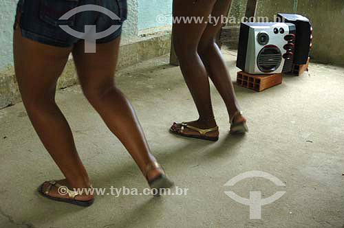  Meninas dançando funk - Sambaetiba / Itaboraí - RJ - Brasil - 7/01/2007   - Itaboraí - Rio de Janeiro - Brasil