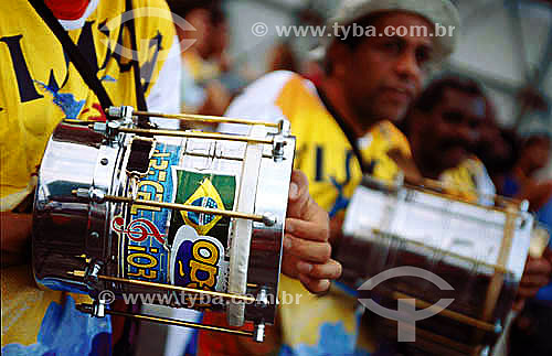  Instrumento de percussão - cuíca - bateria de Escola de Samba

Percussion instrument - battery of a Samba Parade 