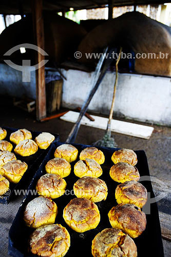  Broa de milho assada em forno de barro  - Caldas - Minas Gerais - Brasil