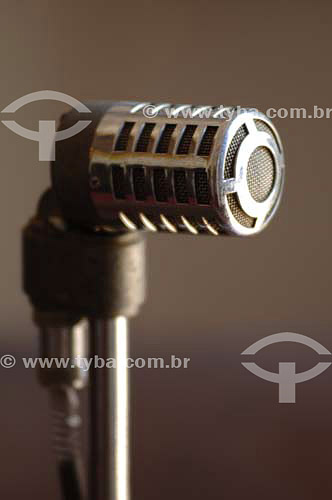  Microfone com pedestal usado nos anos 40 - Conservatória - Rio de Janeiro - Brasil
Data: 18/11/2006. 