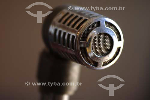  Microfone com pedestal usado nos anos 40 - Conservatória - Rio de Janeiro - Brasil
Data: 18/11/2006. 