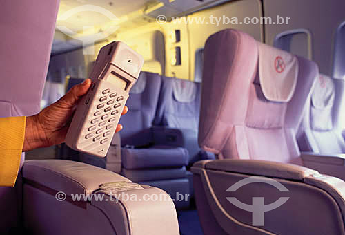  Telecomunicação - telefonia a bordo de avião  - visão interna com poltronas 