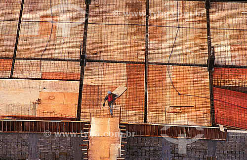  Construção civil - operários trabalhando em obra - Brasil 