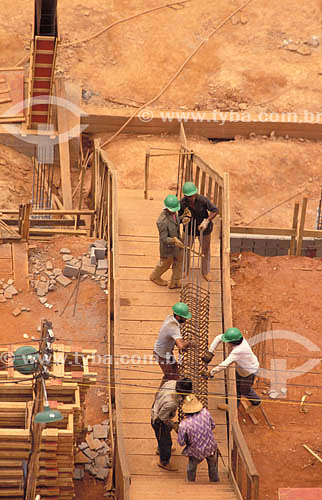  Construção civil - operários trabalhando em obra - Brasil 