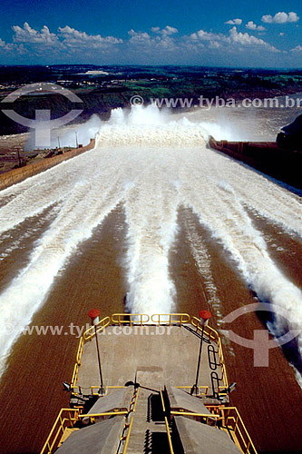 Industrial - Vazão de água - Hidroelétrica de Itaipú  - PR - Brasil  - Paraná - Brasil
