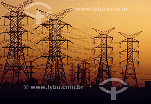  Linhas de transmissão de energia elétrica - torres de transmissão - cabos de alta tensão - Brasil - Data: 2004 
