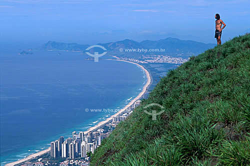  Trekking na Pedra da Gávea   com a Praia da Barra da Tijuca à esquerda - Rio de Janeiro - RJ - Brasil

  Patrimônio Histórico Nacional desde 08-08-1973.  - Rio de Janeiro - Rio de Janeiro - Brasil