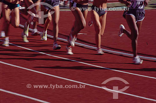  Esporte - corrida - detalhe das pernas dos corredores 