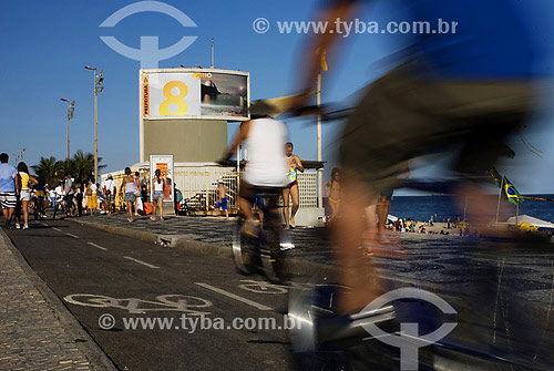  Ciclista na ciclovia perto do posto oito - Lazer na praia de Ipanema - Rio de Janeiro - RJ - Brasil  - Rio de Janeiro - Rio de Janeiro - Brasil