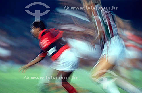  Jogo de futebol (Flamengo x Fluminense) - jogadores em campo 