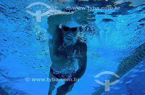  Esporte - natação - nadador na piscina 