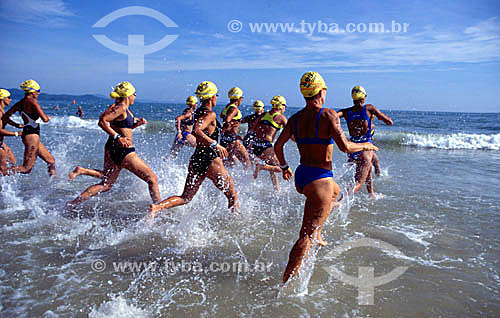  Natação no mar - nadadores correndo em direção ao mar  Santa Catarina - SC  - Santa Catarina - Brasil