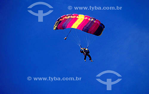  Assunto: Pessoa praticando paraquedismo / Local: Rio de Janeiro (RJ) - Brasil / Data: 02/2008 