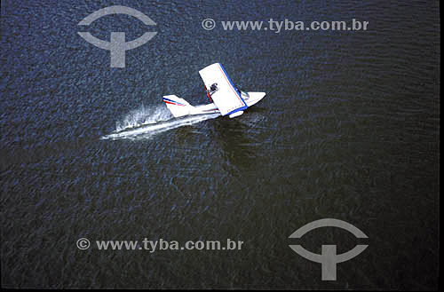  Aterrissagem de ultraleve no mar - Lagoa Rodrigo de Freitas - Rio de Janeiro - RJ - Brasil  - Rio de Janeiro - Rio de Janeiro - Brasil