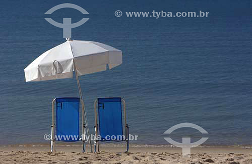  Barraca e duas cadeiras à beira mar - Praia de Pajuçara - Maceió - Alagoas - Brasil - Março 2006  - Maceió - Alagoas - Brasil