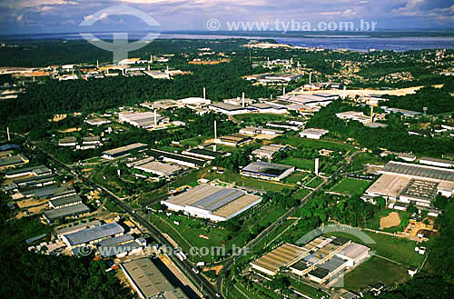  Vista aérea de fábricas e empresas no Distrito Industrial Castelo Branco - Zona Franca de Manaus - AM - ao fundo, o encontro do Rio Negro e do Rio Solimões (à direita) com o Rio Amazonas (à esquerda) - julho de 2001  - Manaus - Amazonas - Brasil