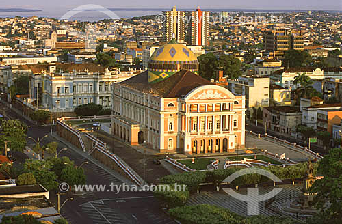  Teatro Amazonas - atrás, o Palácio de Justiça e, ao fundo, o Rio Negro - Manaus - AM - Brasil / Data: 2000.

  O teatro é Patrimônio Histórico Nacional desde 20-12-1966, sendo o primeiro monumento, em Manaus, tombado pelo Patrimônio Histórico. 