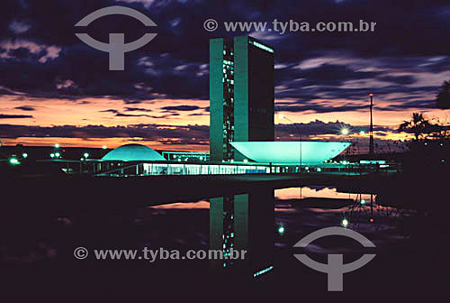  Vista do prédio do Congresso Nacional à noite - Brasília - DF - Brasil

 A cidade de Brasília é Patrimônio Mundial pela UNESCO desde 11-12-1987.  - Brasília - Distrito Federal - Brasil