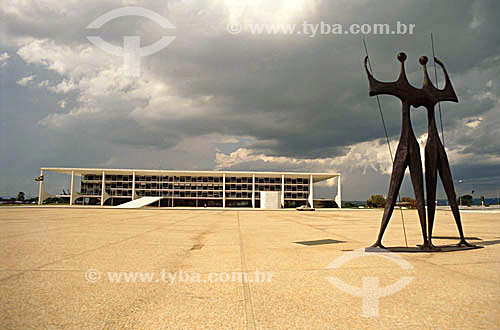  Palácio do Planalto com a escultura 