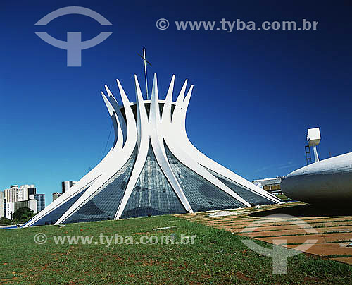  Catedral de  Brasília (1) - Brasília (2) - DF - Brasil

(1)A Catedral é Patrimônio Histórico Nacional desde 13-08-85.
(2)A cidade de Brasília é Patrimônio Mundial pela UNESCO desde 11-12-1987.  - Brasília - Distrito Federal - Brasil