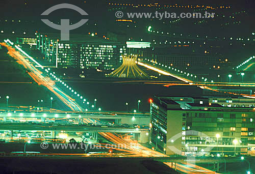  Iluminação noturna de Brasília com a Catedral de Brasília (1) ao centro - Brasília (2) - DF - Brasil

(1)A Catedral é Patrimônio Histórico Nacional desde 13-08-85.
(2)A cidade de Brasília é Patrimônio Mundial pela UNESCO desde 11-12-1987.   - Brasília - Distrito Federal - Brasil