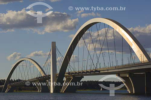  Ponte JK sobre o lago Paranoá em Brasília - DF - Brasil - agosto 2005  - Brasília - Distrito Federal - Brasil