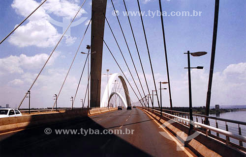  Ponte JK, inaugurada em 15 de dezembro de 2002, possui três vãos de 240m - obra do arquiteto Alexandre Chan - Brasília - DF - Brasil 
 Brasília é Patrimônio Mundial pela UNESCO desde 11-12-1987.  - Brasília - Distrito Federal - Brasil