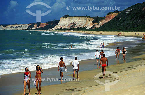  Turistas na praia em Arraial D`Ajuda -Porto Seguro - litoral sul da Bahia - Brasil - 1996

  A área denominada Costa do Descobrimento (Reserva da Mata Atlântica) é Patrimônio Mundial pela UNESCO desde 01-12-1999 e nela estão localizadas 23 áreas de proteção ambiental na Bahia (incluindo Porto Seguro).  - Porto Seguro - Bahia - Brasil