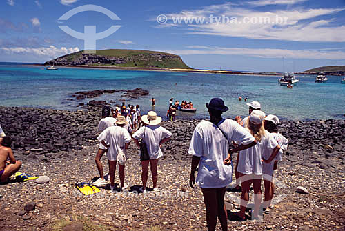  Turistas no Arquipélago de Abrolhos  com Ilha Redonda em frente - Costa das Baleias - BA - Brasil  O Parque Nacional Marinho de Abrolhos foi criado em 6 de abril de 1983., Bahia, 1996  - Caravelas - Bahia - Brasil