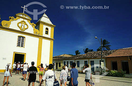  Turistas visitando igreja em Arraial d`Ajuda - litoral sul da Bahia - Brasil  - Porto Seguro - Bahia - Brasil