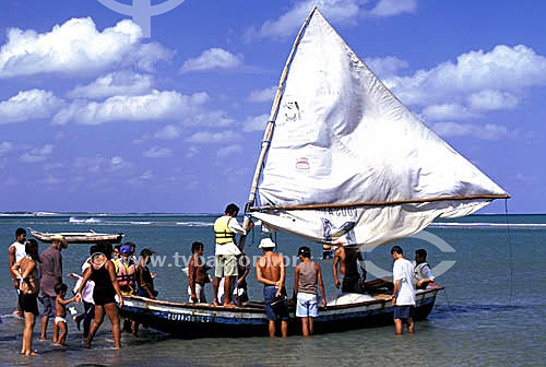  Pescadores num veleiro - Jericoacoara - CE - Brasil  - Jijoca de Jericoacoara - Ceará - Brasil