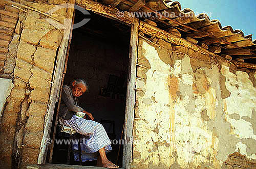  Senhora idosa em Juazeiro do Norte - interior do Ceará - Brasil  - Juazeiro do Norte - Ceará - Brasil