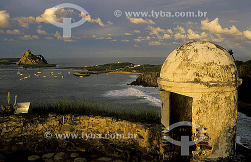  Parte de um antigo forte em primeiro plano e praias e pequenas ilhas ao fundo - Fernando de Noronha  - Pernambuco - Brasil 

  O arquipélago Fernando de Noronha é Patrimônio Mundial pela UNESCO desde 16-12-2001.  - Fernando de Noronha - Pernambuco - Brasil