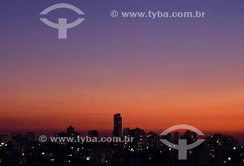  Cuiabá  ao entardecer - MT - Brasil

 O conjunto arquitetônico, urbanístico e paisagístico da cidade é Patrimônio Histórico Nacional desde 24-03-1993.  - Cuiabá - Mato Grosso - Brasil