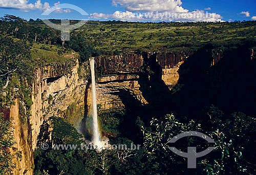  Cachoeira Véu de Noiva - Parque Nacional da Chapada dos Guimarães - MT - Brasil / Data: 2009 