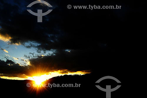  Pôr-do-sol com nuvens negras - Monte Verde - MG - Brasil  - Santa Bárbara do Monte Verde - Minas Gerais - Brasil