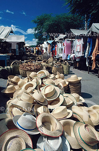  Chapéus na feira de Caruaru - Pernambuco - Brasil  - Caruaru - Pernambuco - Brasil