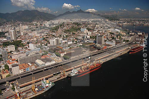  Vista aérea do Centro do Rio de Janeiro mostrando o Porto com navios ancorados - RJ - Brasil  foto digital  - Rio de Janeiro - Rio de Janeiro - Brasil